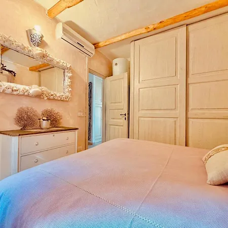 Lovely House 300 M From The Apartment *